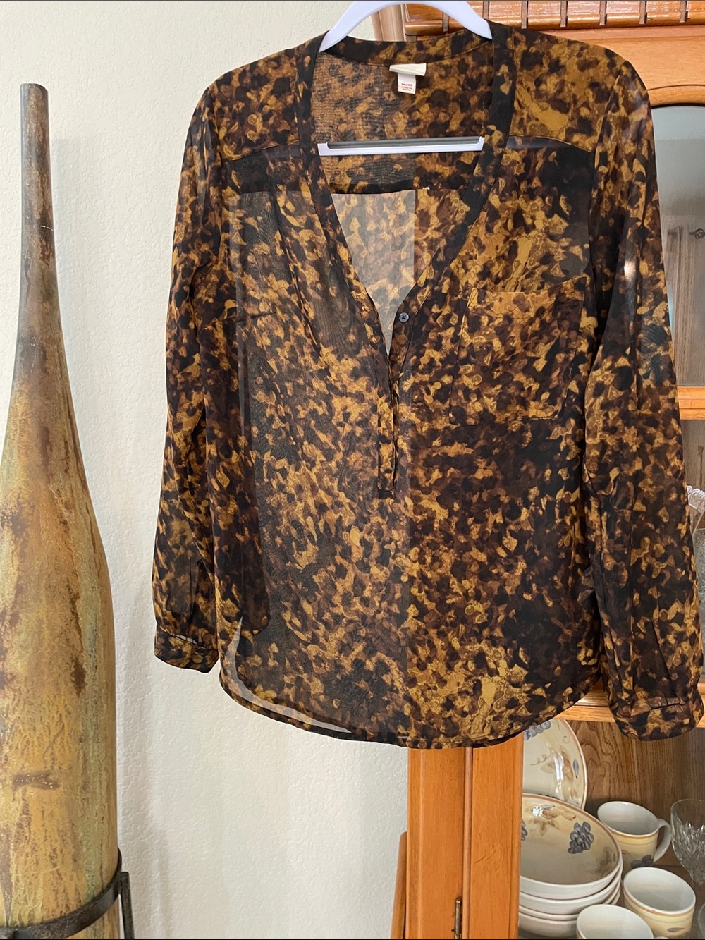MERONA(Target)Black & Brown Semi Sheer Leopard Print VNeck Blouse 1/4 button M/M